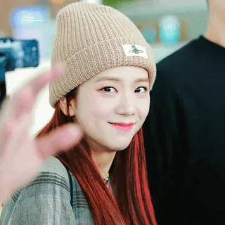 🦄 Jisoo Джису, K-pop, Blackpink, Знаменитость, Шляпа, Улыбка, Женщина, Корейская whatsapp sticker