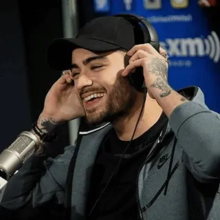 🔱 Zayn Malik 歌手, 音楽, アーティスト, タトゥー, ヘッドホン, エンターテイメント, ポートレート telegram sticker