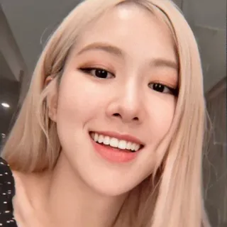 🍐 mujer, rubia, sonriendo, retrato, selfie, persona telegram sticker