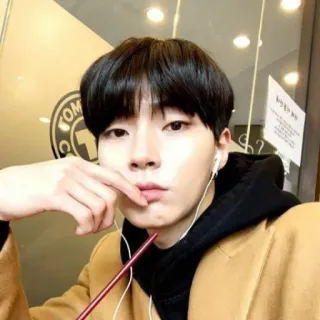 🎧 男, 人, ポートレート, カフェ, 飲んでいる, アジア人 whatsapp sticker