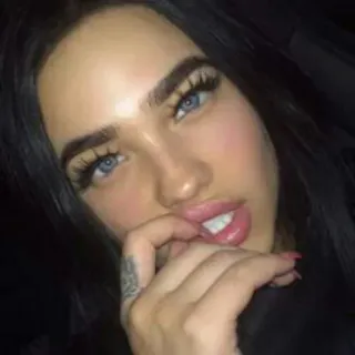 🤔 mulher, menina, retrato, beleza, rosto, maquiagem, olhos, lábios telegram sticker