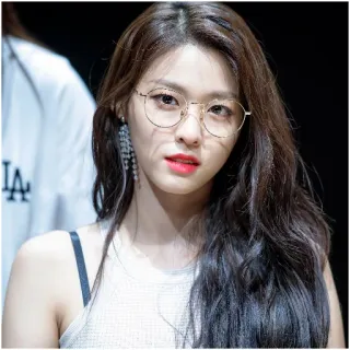 ❄️ mujer, retrato, gafas, coreano, ídolo, celebridad telegram sticker