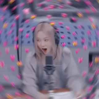 ☕ kpop, cantante, microfono, cuore, donna, musica, studio, aespa telegram sticker