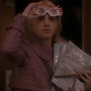 🙂 Luna Lovegood Harry Potter The Quibbler SPECTRESPEC harry potter, luna lovegood, il cavillo, occhiali spettroscopici telegram sticker