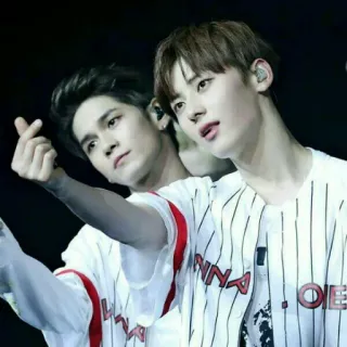 ☘ kpop, idols, masculino, corazón con los dedos, amistad, música, entretenimiento telegram sticker