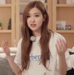 😟 ber wanita, rambut panjang, kaos, K-pop, Rosé whatsapp sticker