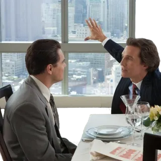 🏙 The Wolf of Wall Street Леонардо ДиКаприо, Мэттью МакКонахи, костюм, бизнес, фильм, город, небоскреб telegram sticker