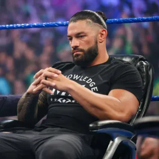 🤔 Roman Reigns Knowledge Wrestler, Sportler, Mann, Sitzend, Ernst whatsapp sticker