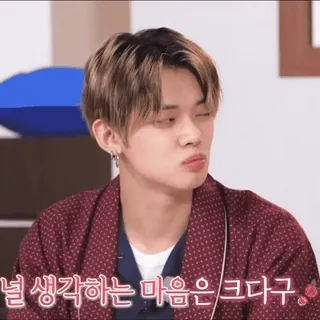 😘 널 생각하는 마음은 크다구 kpop, coreano, chico, cantante, ídolo telegram sticker