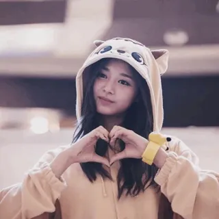 🐻 femme, cœur, geste, mignon, kawaii, asiatique, sweat à capuche, sweat à capuche animal telegram sticker