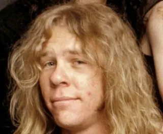 🙂 James Hetfield musicista, metal, capelli lunghi, chitarrista, cantante telegram sticker