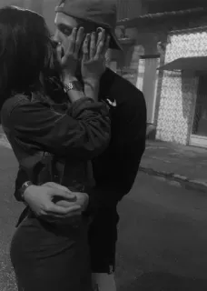 💞 coppia, bacio, amore, romantico, strada, notte telegram sticker