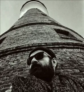 💛 @banoo.rapii man, brick tower, sunglasses, beard, portrait, black and white, low angle telegram sticker