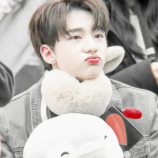 🎟 personne, enfant, mignon, portrait, cache-oreilles telegram sticker