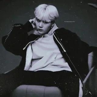 🌚 Yoongi YOONGI/SUGA/BT Yoongi, BTS, K-Pop, Ídolo, Cantante, Música whatsapp sticker