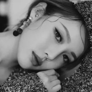 🥀 mujer, retrato, cara, maquillaje, belleza, pendientes telegram sticker