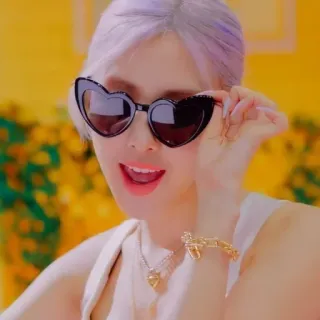 😎 woman, sunglasses, heart, portrait, smiling, jewelry telegram sticker