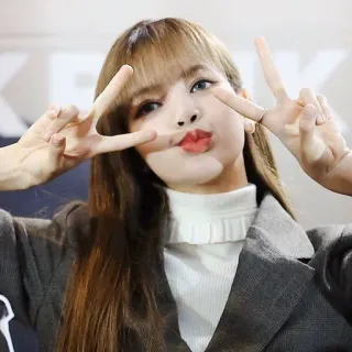 🐬 Lisa Lisa, K-pop, Blackpink, chanteuse, signe de paix, célébrité telegram sticker