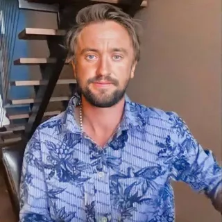 🐍 Tom Felton actor, celebridad, retrato, hombre, camisa azul telegram sticker