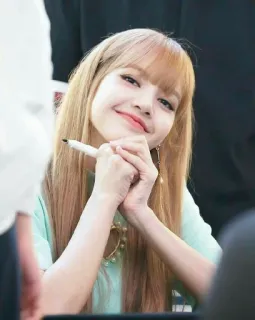 😊 Lisa kpop, лиса, айдол, улыбка, певица, женщина telegram sticker