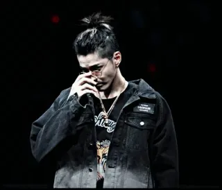 ➖ Kris Wu Kris Wu, rapper, cantante, cinese-canadese, attore, celebrità telegram sticker