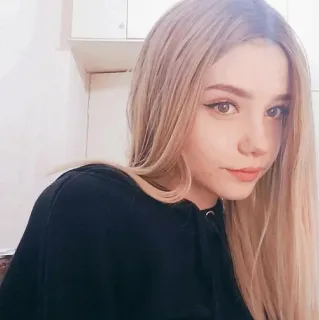 🥨 Porträt, blonde Haare, Frau, Mädchen, Selfie, Schönheit telegram sticker