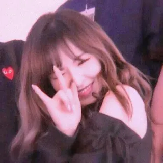 🐚 femme, geste de la main, paix, fille, sourire whatsapp sticker