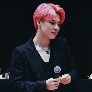 🕊 Jimin kpop, bts, jimin, cantante, ídolo, pelo rosa, micrófono whatsapp sticker