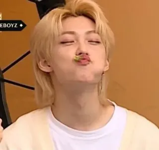 😙 telegram sticker