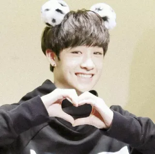 🌙 menino, coração, bonito, sorriso, kpop telegram sticker
