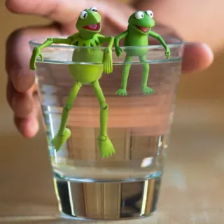 😆 Kermit 커밋, 머펫, 개구리, 유리, 물, 장난감 telegram sticker