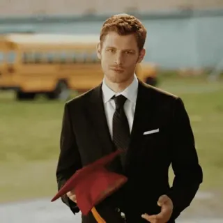 ✖️ Klaus Mikaelson The Originals รับปริญญา, โรงเรียน, สูท, หมวกรับปริญญา, โจเซฟ มอร์แกน telegram sticker