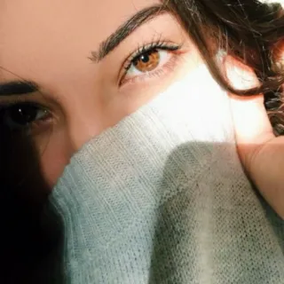 👀 yeux, portrait, visage, femme, pull telegram sticker