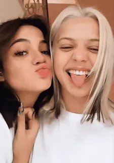 😝 mulheres, amigos, selfie, retrato, sorriso, língua, diversão telegram sticker