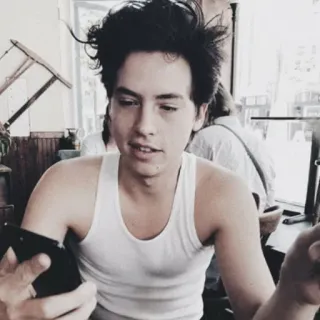 🌨 Cole Sprouse cole sprouse, actor, camiseta de tirantes, selfie, celebridad telegram sticker