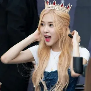 😲 wanita, mahkota, rambut pirang, potret, kpop telegram sticker
