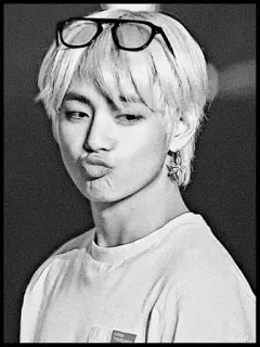 ⛓ V K-pop, BTS, Idole, Chanteur, V, Taehyung, Lunettes telegram sticker