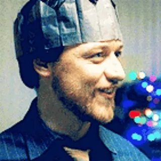 🤴 James McAvoy Schauspieler, Mann, Porträt, Weihnachten, Partyhut, lächelnd telegram sticker