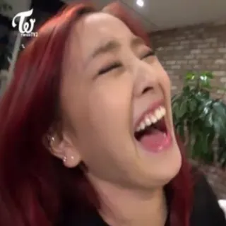 😂 donna, che ride, sorridente, kpop, capelli rossi, twice, felice telegram sticker