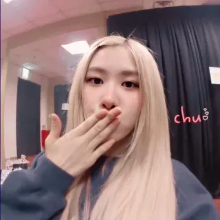 🐰 chu женщина, поцелуй, блондинка, портрет, K-pop, девушка telegram sticker
