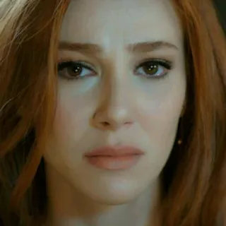😢 donna, ritratto, viso, capelli rossi, bruna, triste, seria telegram sticker