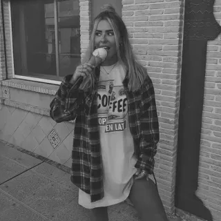 🌨 COFFEE OPEN LATE kobieta, lody, kawa, otwarte do późna, koszula w kratę, czarno-białe telegram sticker