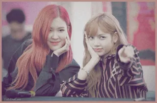 🌸 EarlyDaze.com koreanischer Pop, Idols, Frauen, lächelnd, zeigend, Rose, Lisa telegram sticker