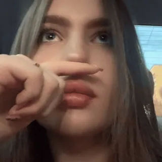 🧺 @wallgif girl, selfie, face, thoughtful, portrait, woman telegram sticker