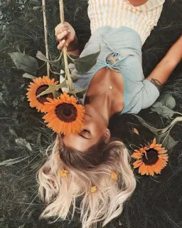 🎶 femme, tournesol, blonde, cheveux, herbe, floral, nature, beauté telegram sticker