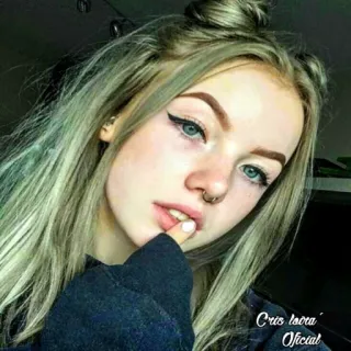 👀 Cris laora Oficial telegram sticker