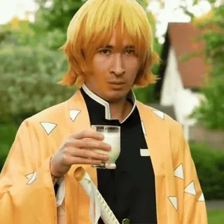 🥛 Zenitsu Agatsuma Demon Slayer cosplay, anime, manga, Zenitsu Agatsuma, Demon Slayer, sword, yellow hair whatsapp sticker