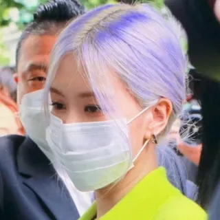 🌸 donna, coreana, asiatica, mascherina, capelli viola, capelli biondi, k-pop whatsapp sticker