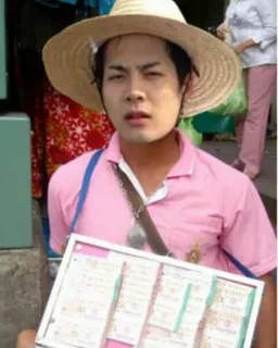 😐 uomo, cappello, camicia rosa, biglietti lotteria, venditore ambulante, asia telegram sticker