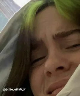 😕 Billie Eilish @billie_eilish_ir บิลลี ไอลิช, นักร้อง, คนดัง, ผมสีเขียว, ภาพระยะใกล้, นักดนตรี telegram sticker